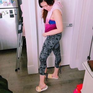 LOLË Cropped Leggings